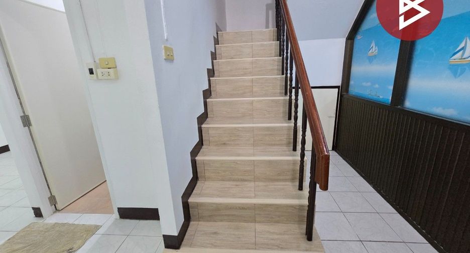 Casa adosada en venta de 4 habitaciones en Bangkok Noi, Bangkok