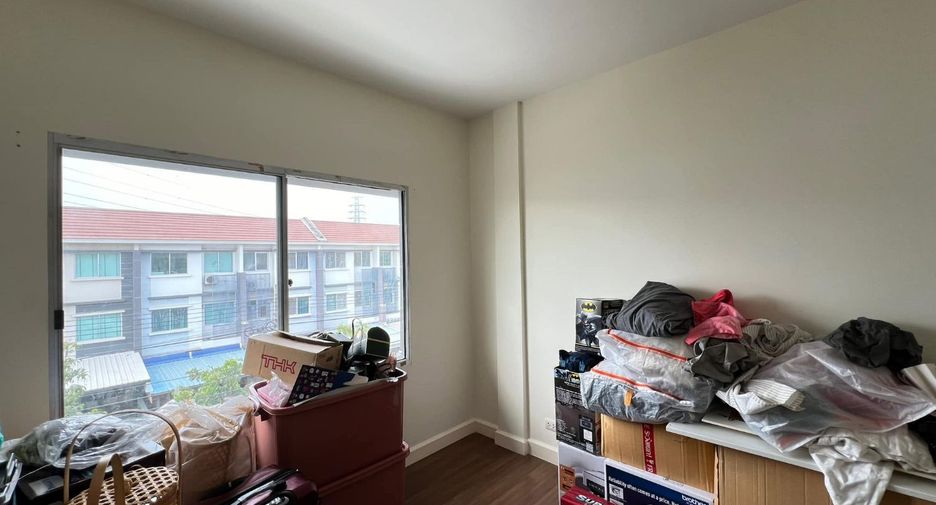 Reihenhaus zum Kauf mit 3 Zimmer in Bang Phli, Samut Prakan
