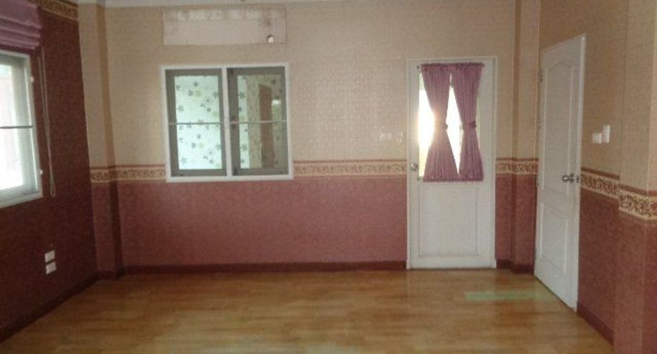 For sale 3 bedrooms house in Thung Khru, Bangkok