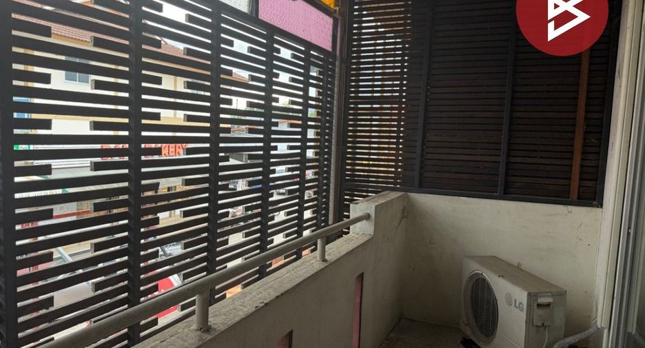 For sale 2 bedrooms retail Space in Mueang Chiang Mai, Chiang Mai