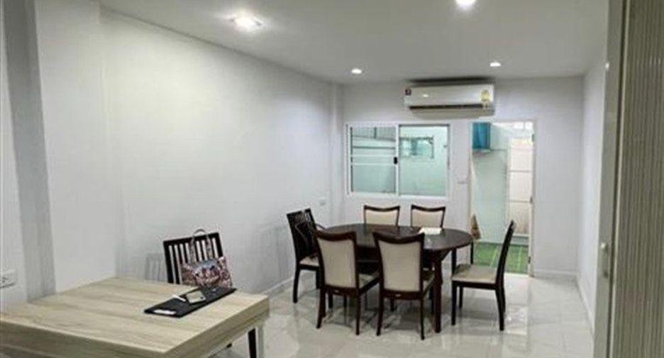 À louer et à vendre 4 chambres maison de ville à Sai Mai, Bangkok