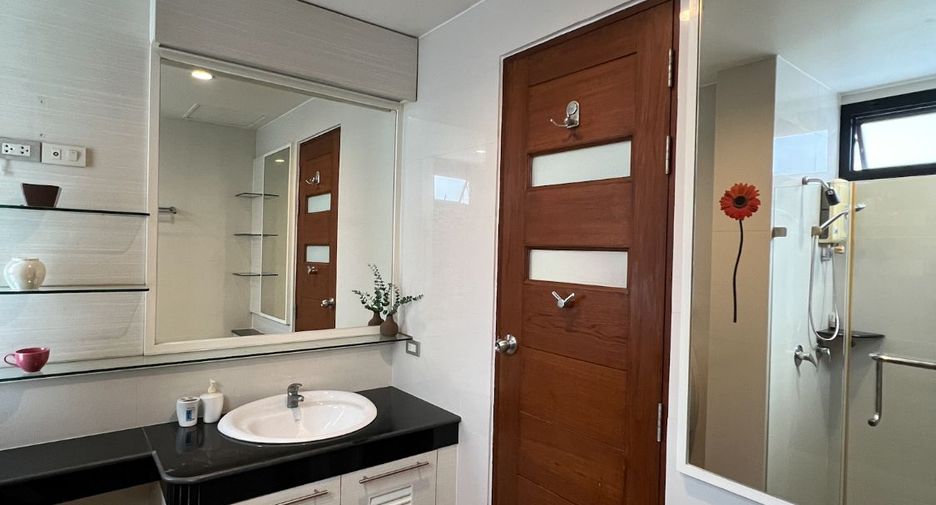 For rent 5 ベッドルーム house in Lak Si, Bangkok