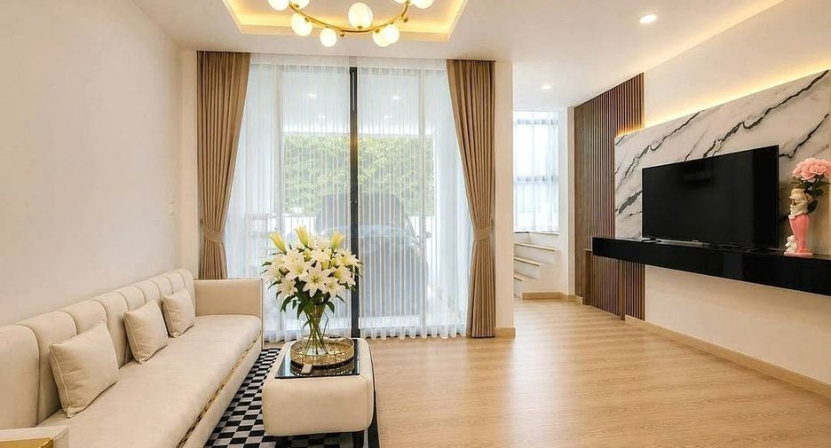 For rent 4 bedrooms townhouse in Bang Lamung, Chonburi