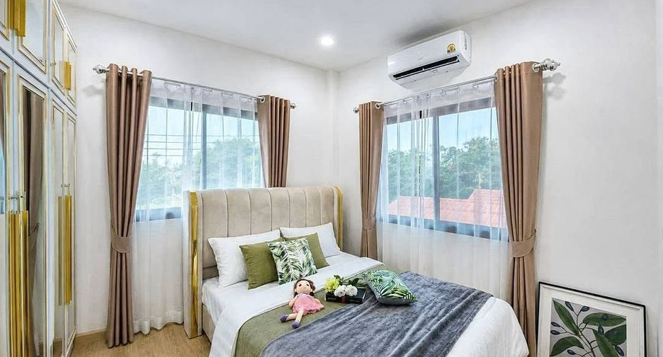 For rent 4 bedrooms townhouse in Bang Lamung, Chonburi