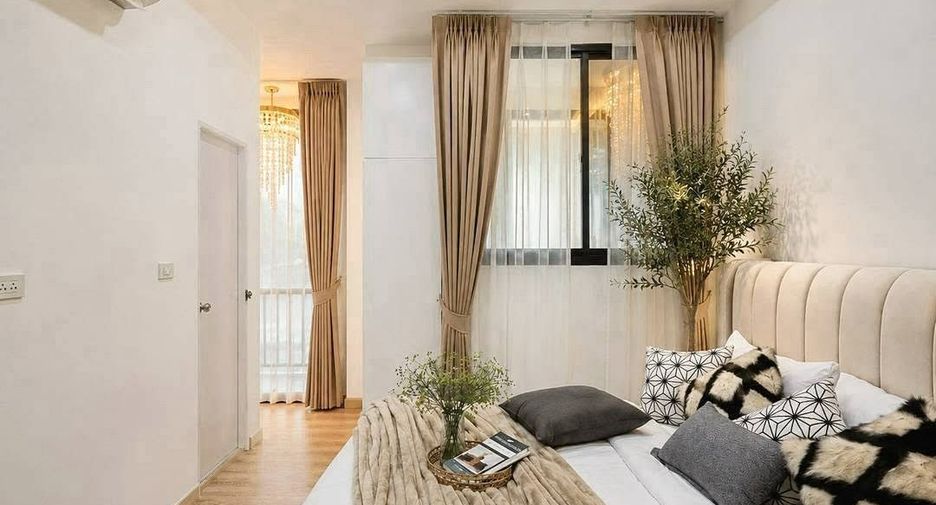 For rent 4 bedrooms townhouse in Bang Lamung, Chonburi
