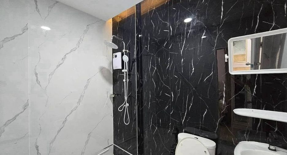 For rent 4 bedrooms townhouse in Bang Lamung, Chonburi
