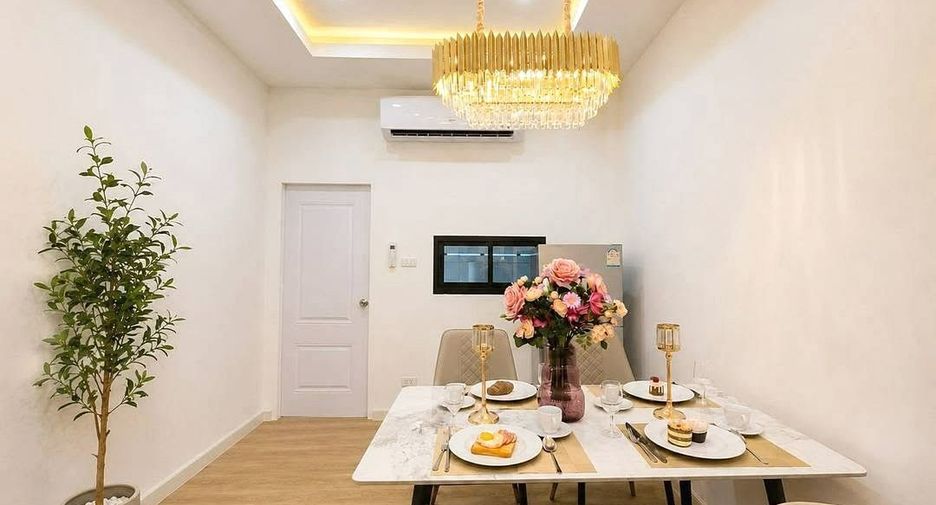 For rent 4 bedrooms townhouse in Bang Lamung, Chonburi