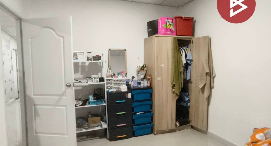 À vendre 2 chambres maison de ville à Bang Phli, Samut Prakan