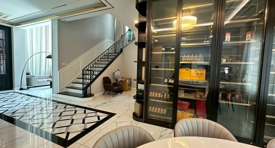 Haus zum Kauf mit 4 Zimmer in Suan Luang, Bangkok