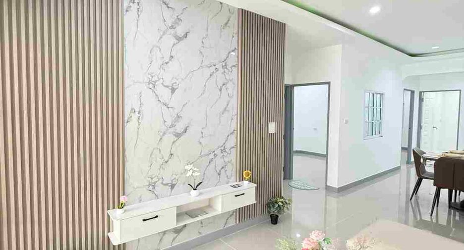 For sale 4 bedrooms house in Khlong Sam Wa, Bangkok