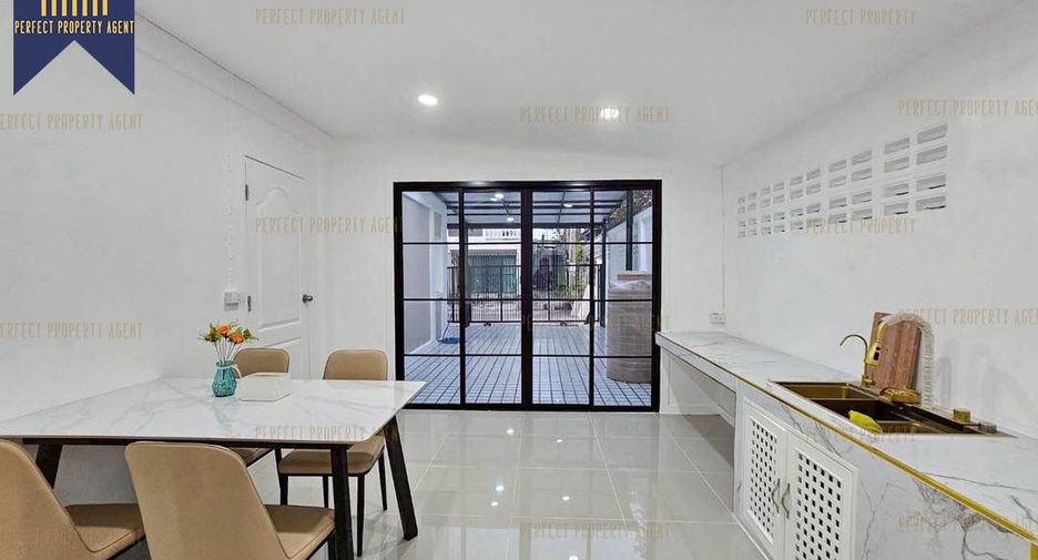 For sale 5 bedrooms townhouse in Bang Yai, Nonthaburi