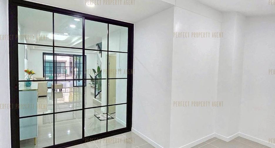 For sale 5 bedrooms townhouse in Bang Yai, Nonthaburi