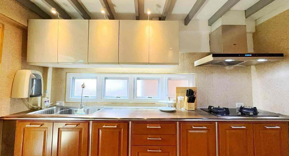 Casa en alquiler de 3 habitaciones en Bang Lamung, Chonburi