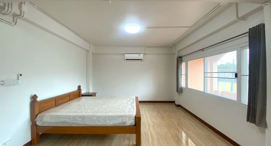 For rent 5 bedrooms house in Mueang Chiang Mai, Chiang Mai