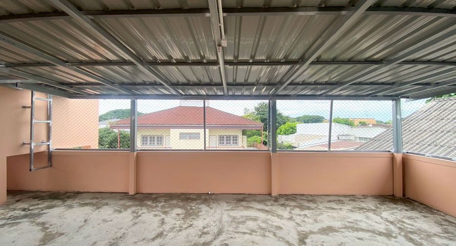 For rent 5 bedrooms house in Mueang Chiang Mai, Chiang Mai