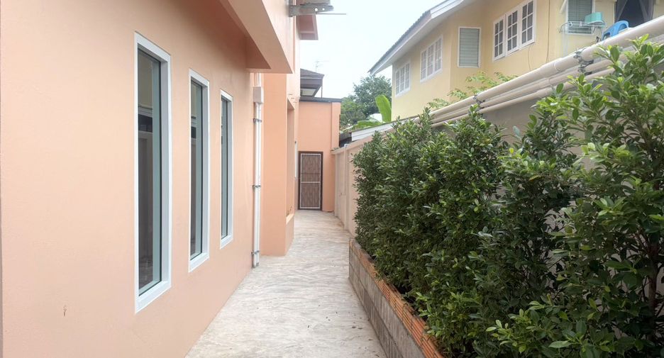 For rent 5 bedrooms house in Mueang Chiang Mai, Chiang Mai