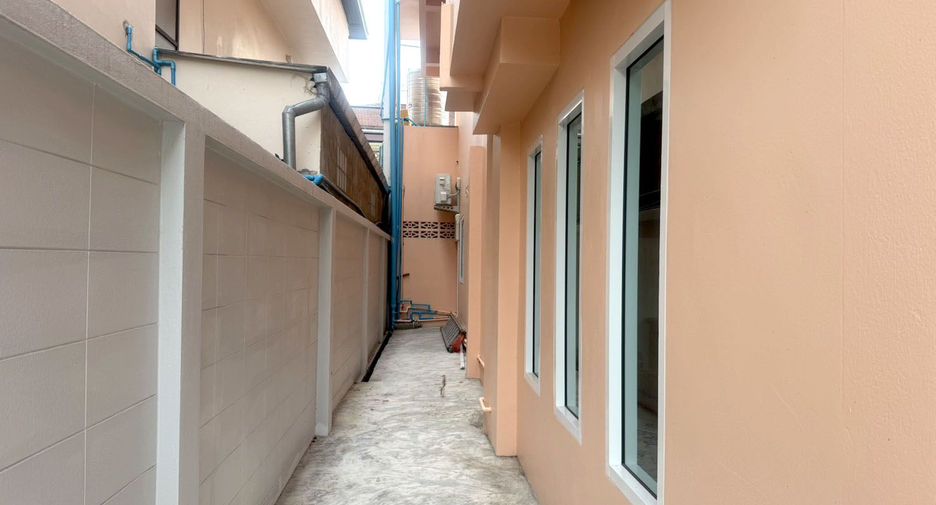 For rent 5 bedrooms house in Mueang Chiang Mai, Chiang Mai
