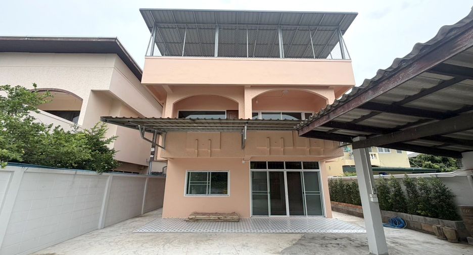 For rent 5 bedrooms house in Mueang Chiang Mai, Chiang Mai