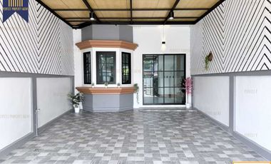 For sale 3 bedrooms townhouse in Nong Chok, Bangkok