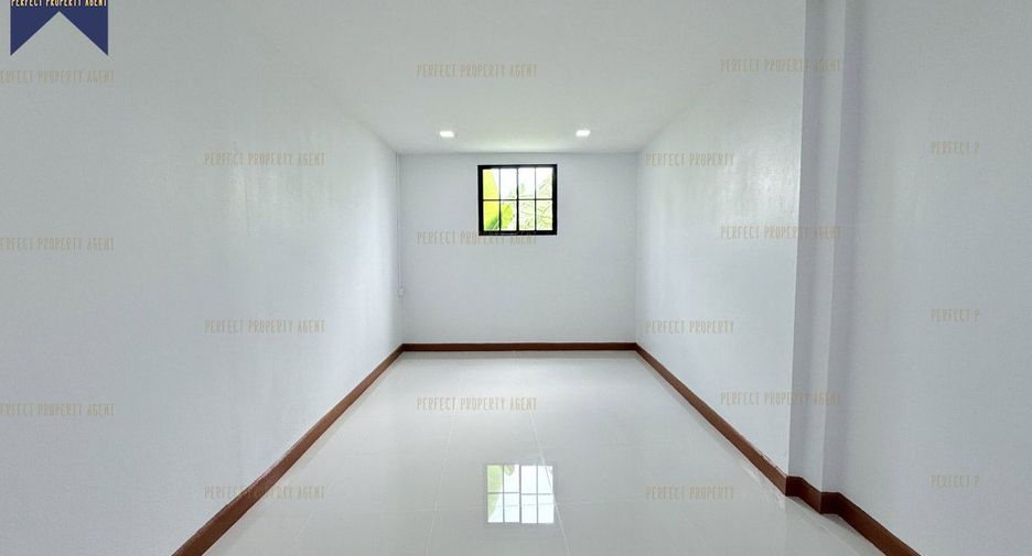 Reihenhaus zum Kauf mit 3 Zimmer in Nong Chok, Bangkok