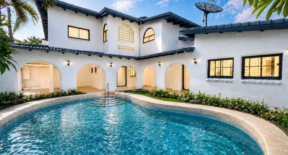 For rent 4 bedrooms villa in Bang Lamung, Chonburi