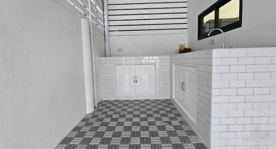 For rent 4 bedrooms house in Bang Lamung, Chonburi