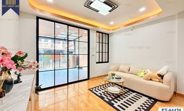 For sale 3 bedrooms townhouse in Bang Khen, Bangkok