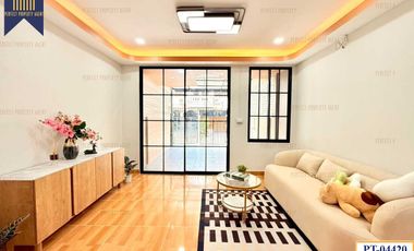 For sale 3 bedrooms townhouse in Bang Khen, Bangkok