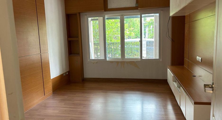 For sale 5 bedrooms house in Thawi Watthana, Bangkok