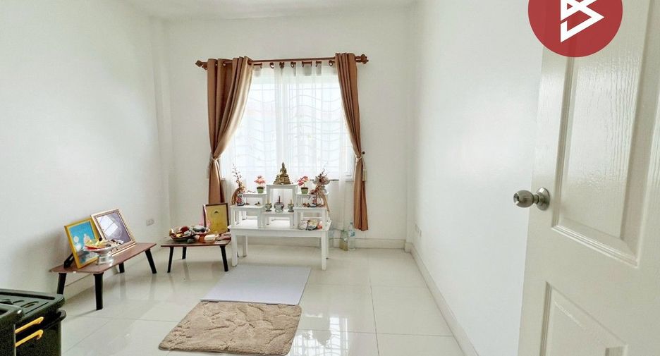 À vendre 3 chambres maison de ville à Phan Thong, Chonburi