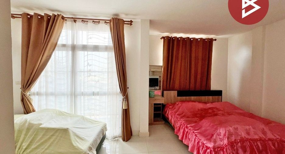 À vendre 3 chambres maison de ville à Phan Thong, Chonburi
