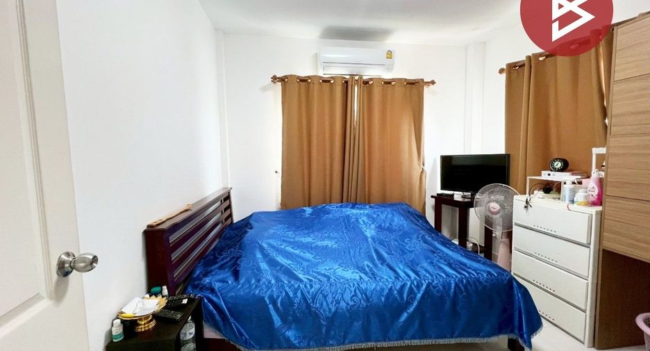 À vendre 3 chambres maison de ville à Phan Thong, Chonburi