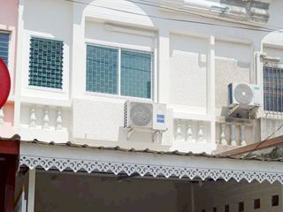 Reihenhaus zum Kauf mit Studio in Nong Chok, Bangkok