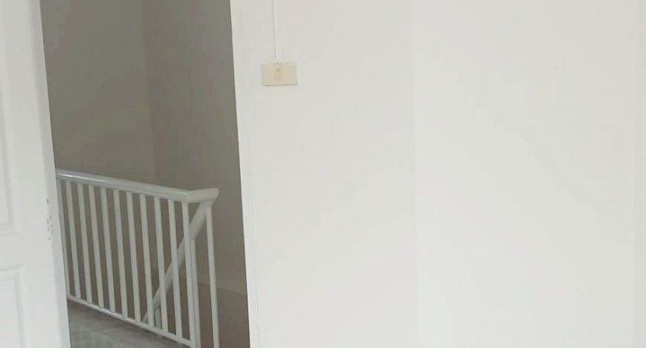 Reihenhaus zum Kauf mit Studio in Nong Chok, Bangkok
