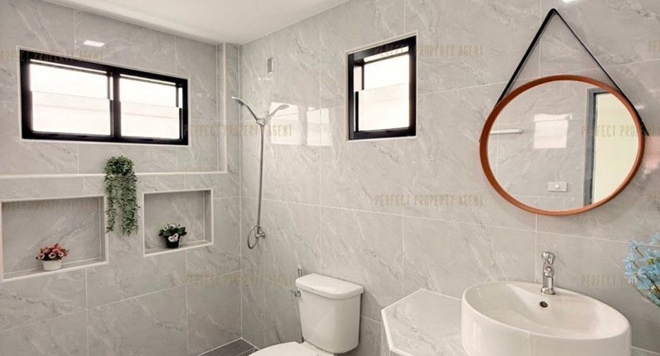 Casa en venta de 4 habitaciones en Saphan Sung, Bangkok