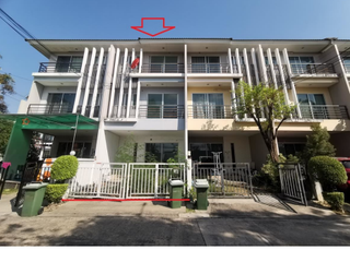 Casa adosada en venta de 3 habitaciones en Bang Khun Thian, Bangkok