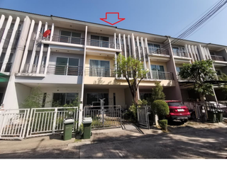 Casa adosada en venta de 3 habitaciones en Bang Khun Thian, Bangkok