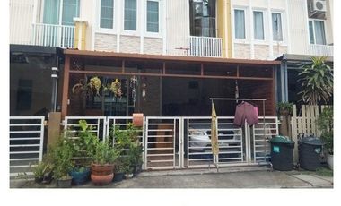 出售 4 卧室 联排别墅 在 Lat Krabang, 曼谷