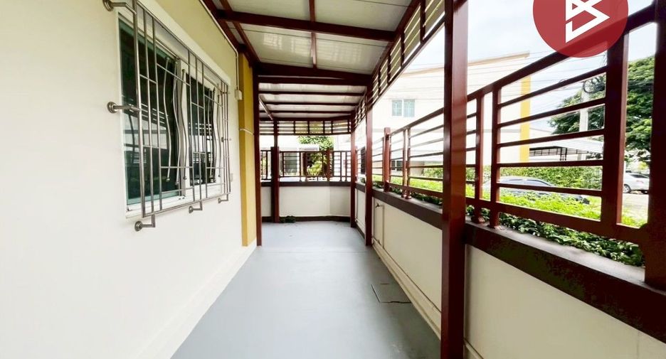 À vendre 4 chambres maison de ville à Bang Phli, Samut Prakan