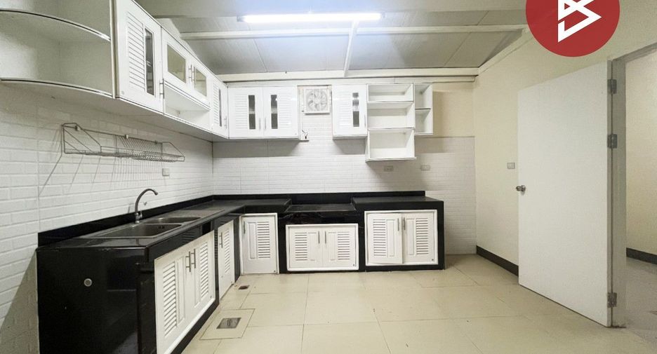 À vendre 4 chambres maison de ville à Bang Phli, Samut Prakan