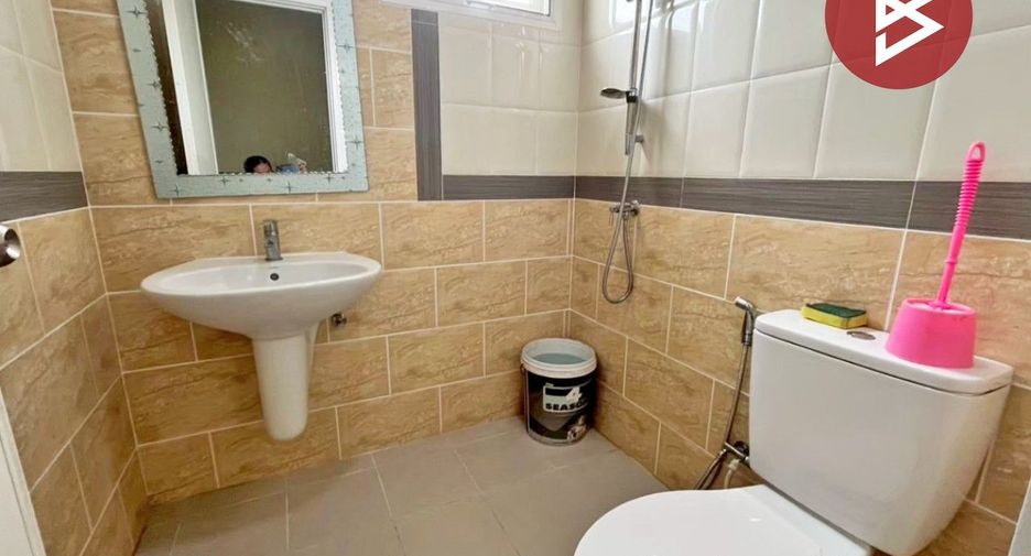 À vendre 4 chambres maison de ville à Bang Phli, Samut Prakan