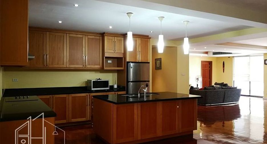 Condo en alquiler de 3 habitaciones en Khlong Toei, Bangkok