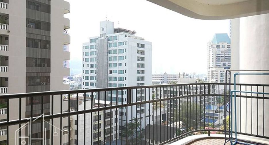 Condo en alquiler de 3 habitaciones en Khlong Toei, Bangkok