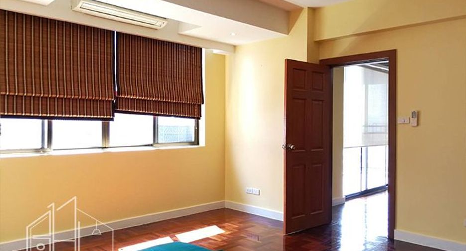 Condo en alquiler de 3 habitaciones en Khlong Toei, Bangkok