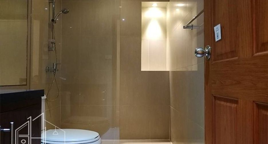 Condo en alquiler de 3 habitaciones en Khlong Toei, Bangkok