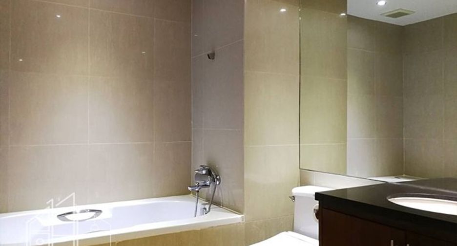 Condo en alquiler de 3 habitaciones en Khlong Toei, Bangkok