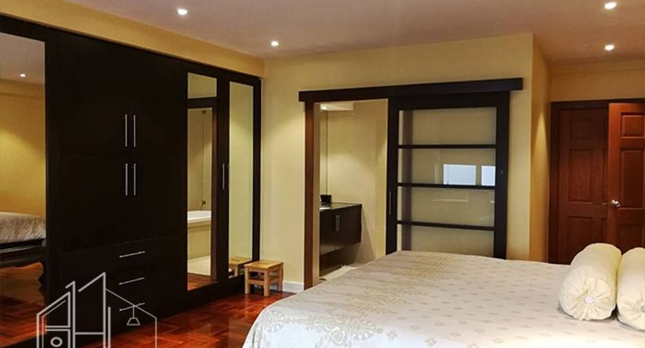 Condo en alquiler de 3 habitaciones en Khlong Toei, Bangkok