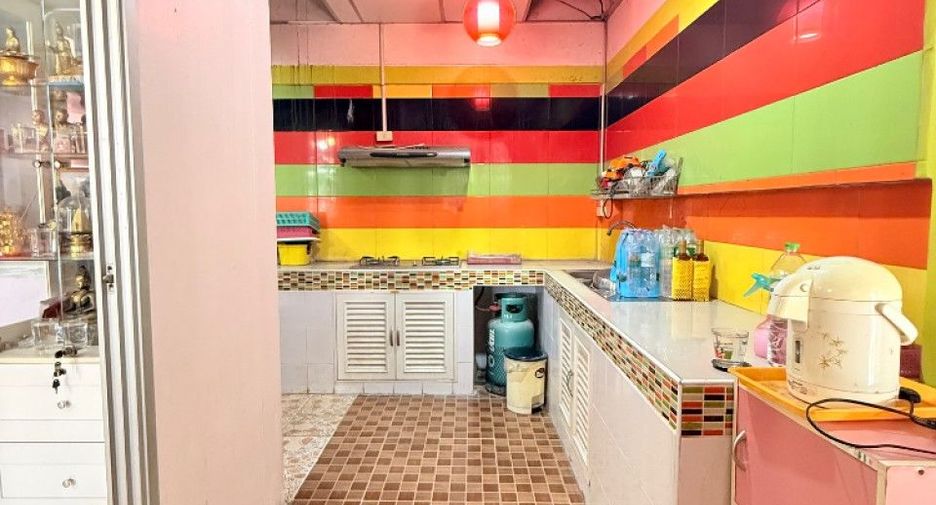出售 2 卧室 独立屋 在 Si Racha, Chon Buri