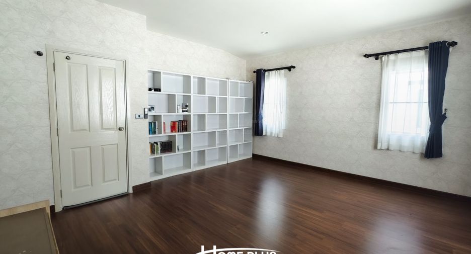 For sale 4 bedrooms house in Mueang Nakhon Ratchasima, Nakhon Ratchasima