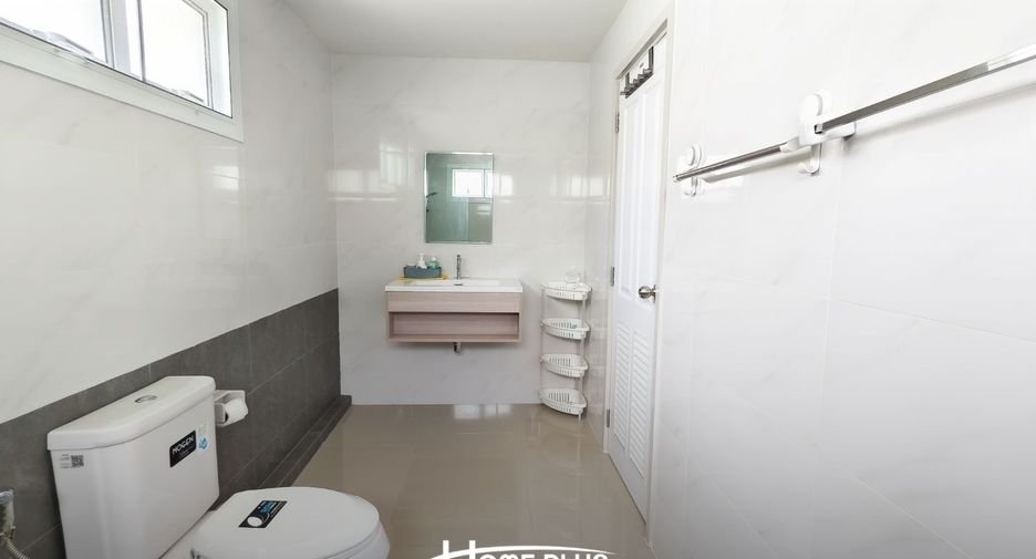 For sale 4 bedrooms house in Mueang Nakhon Ratchasima, Nakhon Ratchasima